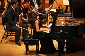 施坦威钢琴演奏者与其他乐器协奏
